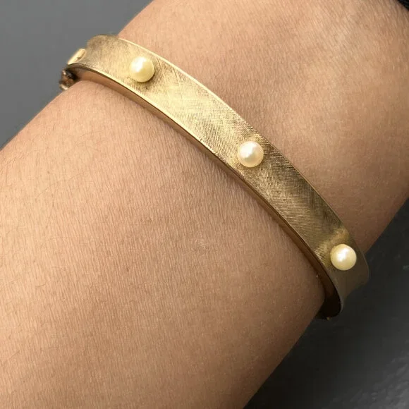 Art Deco Gold Filled Brushed gold filled Cultured pearl Bangle Bracelet . Winar - Picture 10 of 10